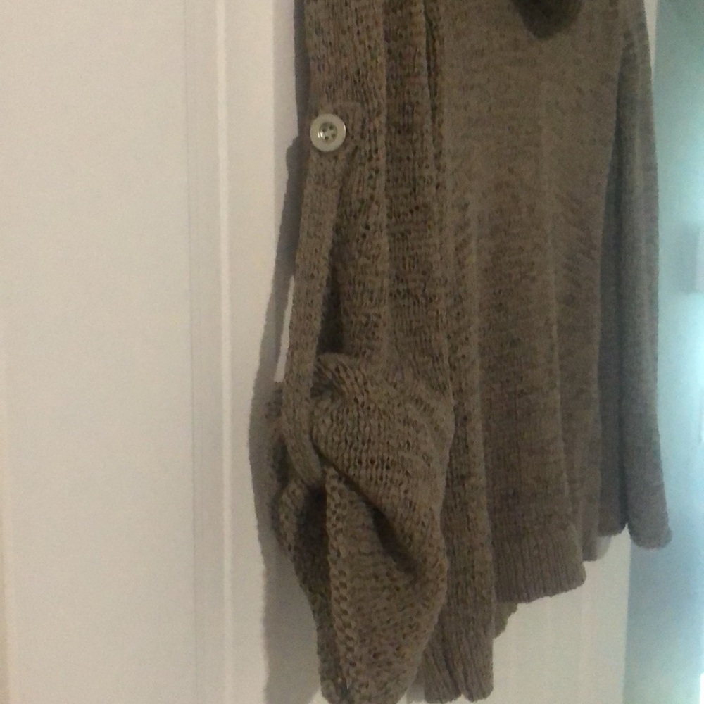 Tan sweater - Picture 4 of 6